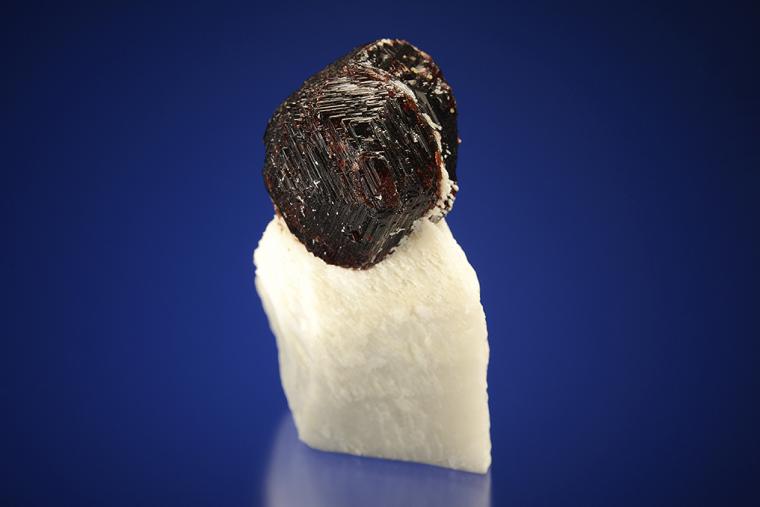 Garnet on MICROCLINE